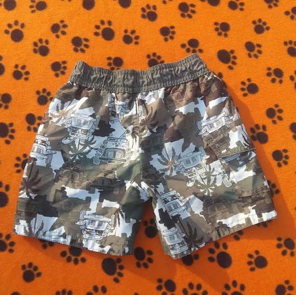 Toddler boy shorts size 2T - Picture 2 of 3